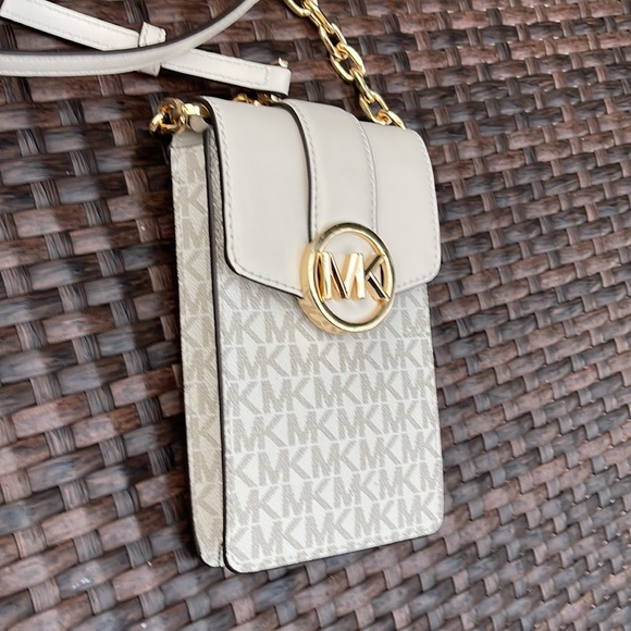 Michael Kors Carmen Small Logo Smartphone Crossbody Bag
Light Cream Multi - Picture 15 of 16